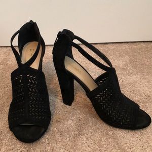 Y Not brand black shoe size 8- fits like 8.5
